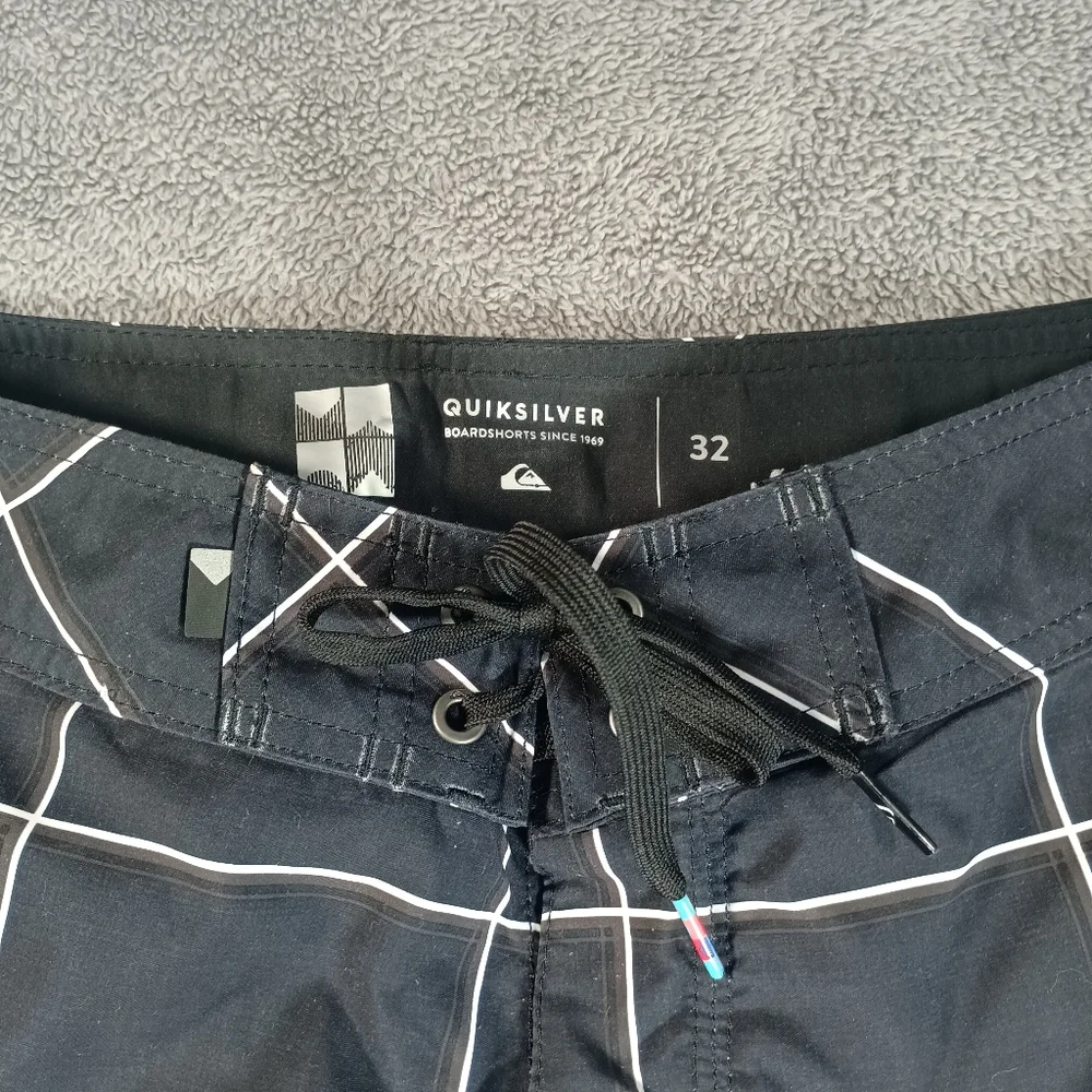 Quicksilver Shorts 32w - Picture 4 of 8
